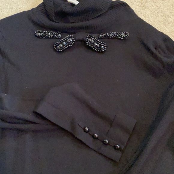 Black mini knit dress with crafted bow - Picture 3 of 3